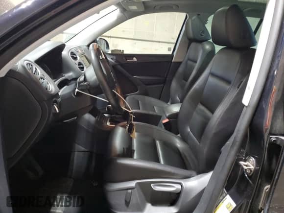 2011 Volkswagen Tiguan S с VIN WVGBV7AX9BW552610, выставлен на аукционе Copart как лот 81471285 с пробегом 65 049 миль миль и Списание • Salvage title. История ставок и продаж доступна на DreamBid. Изображение 7.