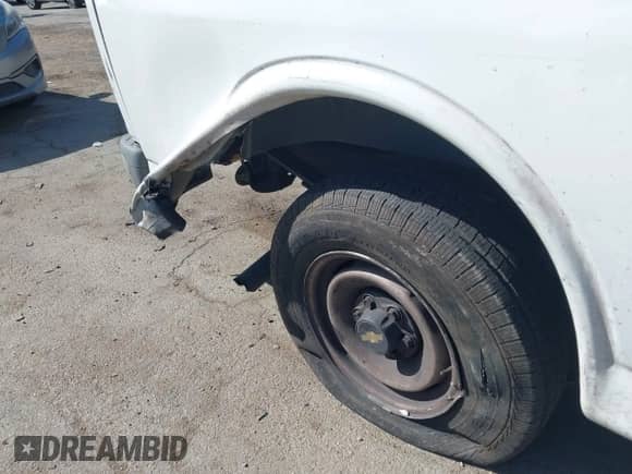 2000 Chevrolet Express Cargo with VIN 1GCFG25W2Y1158635, listed as a IAAI auction lot 42288585 with 173,837 mi miles and . Bid and sale history available at DreamBid. Image 12.
