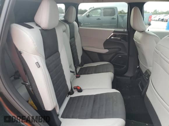 2025 Mitsubishi Outlander SE z VIN JA4J4VA82SZ026117, wystawiony jako Copart lot #81656845 z przebiegiem 1 460 mil mil oraz Szkoda całkowita • Salvage title. Historia ofert i sprzedaży dostępna na DreamBid. Obrazek 11.
