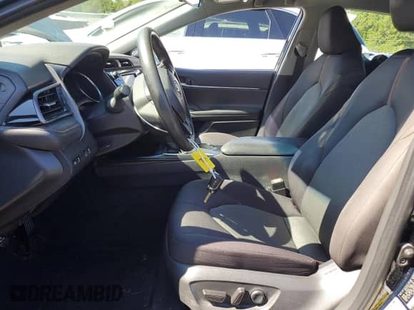 2020 Toyota Camry LE z VIN 4T1C11AK9LU874324, wystawiony jako Copart lot #80186235 z przebiegiem 154 948 mil mil oraz Nie do naprawy • Non repairable. Historia ofert i sprzedaży dostępna na DreamBid. Obrazek 7.