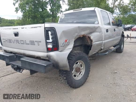 2006 Chevrolet Silverado 2500HD LT3 с VIN 1GCHK23D56F212065, выставлен на аукционе IAAI как лот 43041792 с пробегом 206 281 миль миль и . История ставок и продаж доступна на DreamBid. Изображение 4.