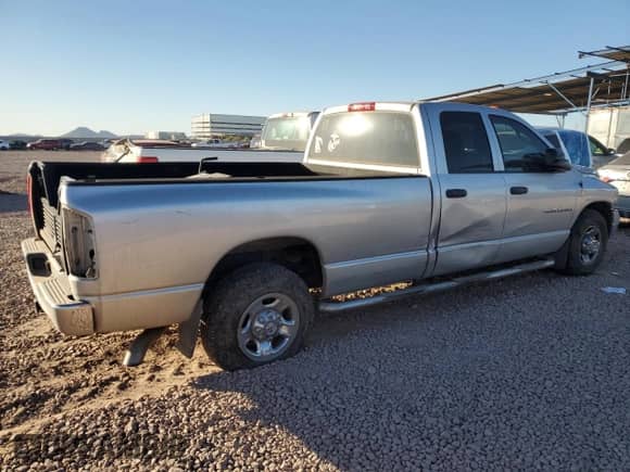 2005 Dodge 3500 SLT with VIN 3D7LR38CX5G757046, listed as a Copart auction lot 41988005 with 240,092 mi miles and Salvage title. Bid and sale history available at DreamBid. Image 3.