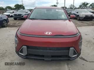 2024 Hyundai Kona SE с VIN KM8HA3ABXRU128992, выставлен на аукционе Copart как лот 72081364 с пробегом 4 250 миль миль и На запчасти • Non repairable. История ставок и продаж доступна на DreamBid. Изображение 5.