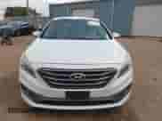 2015 Hyundai Sonata Sport z VIN 5NPE34AF6FH138872, wystawiony jako IAAI lot #43165612 z przebiegiem 180 830 mil mil oraz . Historia ofert i sprzedaży dostępna na DreamBid. Obrazek 12.