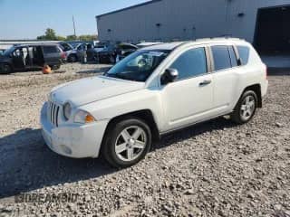 2009 Jeep Compass Sport с VIN 1J4FF47B69D137399, выставлен на аукционе Copart как лот 80457275 с пробегом 155 957 миль миль и Чистый • Clean title. История ставок и продаж доступна на DreamBid. Изображение 1.