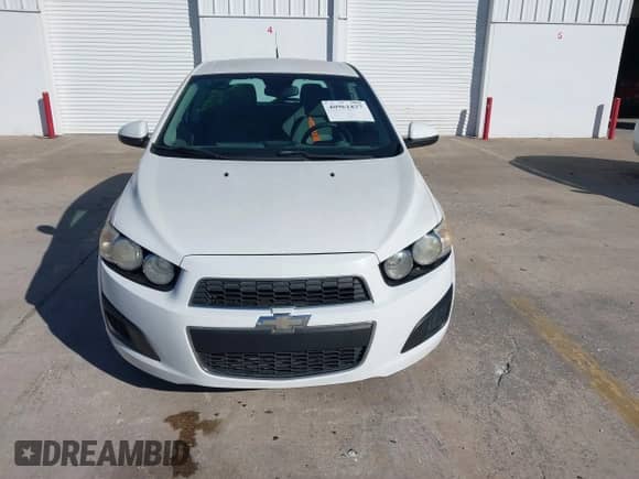 2012 Chevrolet Sonic LS z VIN 1G1JA6SH8C4193124, wystawiony jako IAAI lot #40961827 z przebiegiem 123 990 mil mil oraz . Historia ofert i sprzedaży dostępna na DreamBid. Obrazek 13.