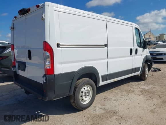 2023 Ram ProMaster Cargo z VIN 3C6LRVVG1PE606308, wystawiony jako IAAI lot #42824322 z przebiegiem 60 497 mil mil oraz . Historia ofert i sprzedaży dostępna na DreamBid. Obrazek 4.