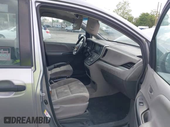 2018 Toyota Sienna L with VIN 5TDZZ3DC4JS945535, listed as a IAAI auction lot 42219652 with 129,059 mi miles and . Bid and sale history available at DreamBid. Image 5.