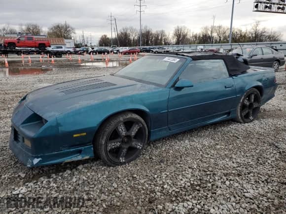 1992 Chevrolet Camaro с VIN 1G1FP33E7NL162169, выставлен на аукционе Copart как лот 77441384 с пробегом 105 956 миль миль и Списание • Salvage title. История ставок и продаж доступна на DreamBid. Изображение 1.