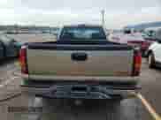 2002 GMC Sierra 1500 z VIN 1GTEC14W22Z113612, wystawiony jako Copart lot #64998175 z przebiegiem 231 039 mil mil oraz Czysty tytuł • Clean title. Historia ofert i sprzedaży dostępna na DreamBid. Obrazek 6.