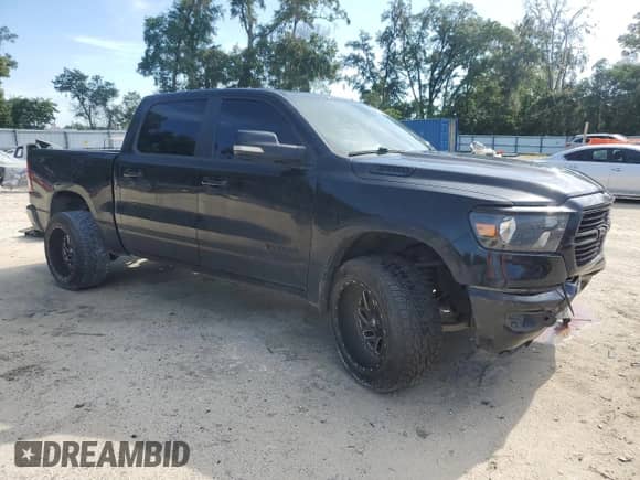 2021 Ram 1500 Big Horn z VIN 1C6RREFT1MN628905, wystawiony jako Copart lot #68542525 z przebiegiem 74 917 mil mil oraz Nie do naprawy • Non repairable. Historia ofert i sprzedaży dostępna na DreamBid. Obrazek 4.
