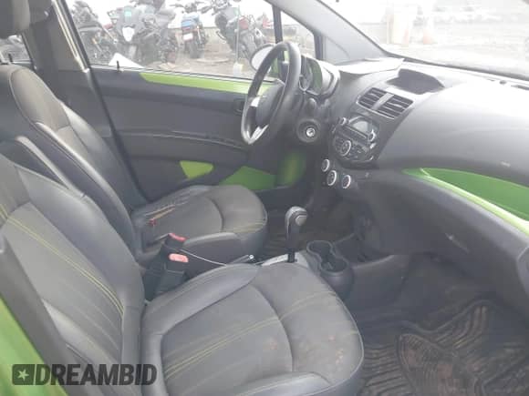 2015 Chevrolet Spark LS с VIN KL8CB6S97FC786059, выставлен на аукционе IAAI как лот 43477648 с пробегом 131 859 миль миль и . История ставок и продаж доступна на DreamBid. Изображение 5.