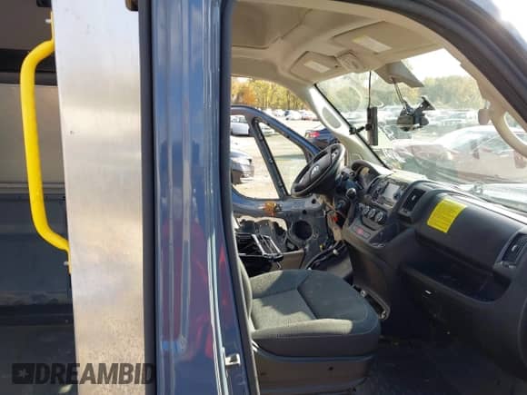 2020 Ram ProMaster Cargo с VIN 3C6URVJG2LE117078, выставлен на аукционе IAAI как лот 43515811 с пробегом Не указан миль и . История ставок и продаж доступна на DreamBid. Изображение 5.