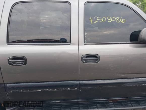 2002 Chevrolet Suburban LT z VIN 3GNEC16Z22G132756, wystawiony jako IAAI lot #42503086 z przebiegiem Nie podano mil oraz . Historia ofert i sprzedaży dostępna na DreamBid. Obrazek 13.