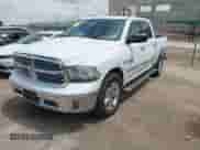2013 Ram 1500 Big Horn z VIN 1C6RR7LT9DS557552, wystawiony jako IAAI lot #42472680 z przebiegiem 240 011 mil mil oraz . Historia ofert i sprzedaży dostępna na DreamBid. Obrazek 17.