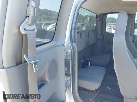 2006 Chevrolet Colorado Work Truck z VIN 1GCDT196068166681, wystawiony jako IAAI lot #42308747 z przebiegiem 189 909 mil mil oraz . Historia ofert i sprzedaży dostępna na DreamBid. Obrazek 8.