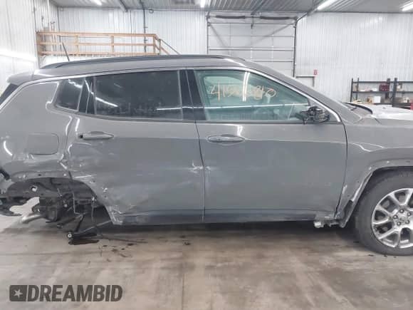 2024 Jeep Compass Latitude Lux с VIN 3C4NJDFN1RT601432, выставлен на аукционе IAAI как лот 41586810 с пробегом 17 406 миль миль и . История ставок и продаж доступна на DreamBid. Изображение 14.