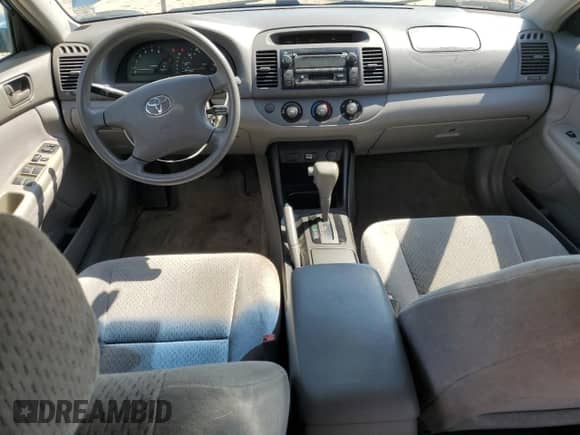 2002 Toyota Camry LE z VIN 4T1BE32K12U597662, wystawiony jako Copart lot #70328735 z przebiegiem 175 853 mil mil oraz Szkoda całkowita • Salvage title. Historia ofert i sprzedaży dostępna na DreamBid. Obrazek 8.