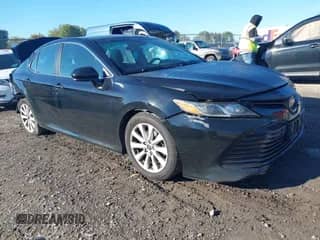2019 Toyota Camry LE с VIN 4T1B11HK1KU697946, выставлен на аукционе IAAI как лот 43424429 с пробегом 289 881 миль миль и . История ставок и продаж доступна на DreamBid. Изображение 1.