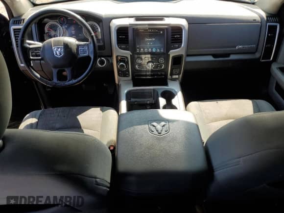 2017 Ram 1500 Big Horn z VIN 3C6RR7LT9HG746764, wystawiony jako Copart lot #70769095 z przebiegiem 164 955 mil mil oraz Czysty tytuł • Clean title. Historia ofert i sprzedaży dostępna na DreamBid. Obrazek 8.