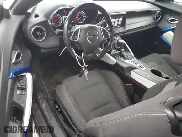 2017 Chevrolet Camaro 1LT z VIN 1G1FB3DX6H0135646, wystawiony jako Copart lot #82058905 z przebiegiem 76 480 mil mil oraz Szkoda całkowita • Salvage title. Historia ofert i sprzedaży dostępna na DreamBid. Obrazek 8.