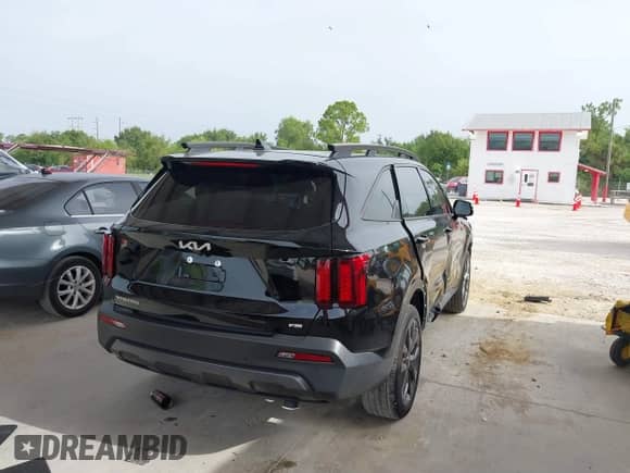 2023 Kia Sorento X-Line EX с VIN 5XYRHDLF5PG195945, выставлен на аукционе IAAI как лот 39823557 с пробегом 18 652 миль миль и . История ставок и продаж доступна на DreamBid. Изображение 4.