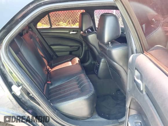 2016 Chrysler 300 S с VIN 2C3CCAGG7GH183033, выставлен на аукционе IAAI как лот 42753573 с пробегом 91 555 миль миль и . История ставок и продаж доступна на DreamBid. Изображение 8.