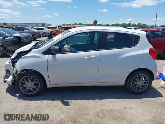 2018 Chevrolet Spark LS z VIN KL8CB6SA4JC472131, wystawiony jako IAAI lot #42388862 z przebiegiem 56 912 mil mil oraz . Historia ofert i sprzedaży dostępna na DreamBid. Obrazek 13.