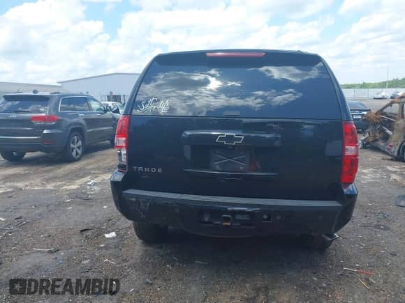 2013 Chevrolet Tahoe LT with VIN 1GNSCBE09DR366696, listed as a IAAI auction lot 42201250 with 199,105 mi miles and . Bid and sale history available at DreamBid. Image 17.