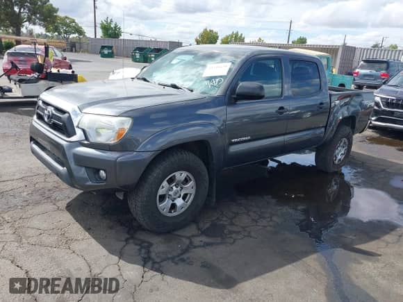 2013 Toyota Tacoma z VIN 3TMLU4EN7DM123276, wystawiony jako IAAI lot #43334679 z przebiegiem 103 742 mil mil oraz . Historia ofert i sprzedaży dostępna na DreamBid. Obrazek 2.