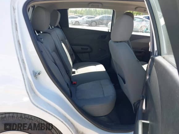 2015 Chevrolet Sonic LS z VIN 1G1JA6SG7F4184782, wystawiony jako IAAI lot #43113592 z przebiegiem 98 892 mil mil oraz . Historia ofert i sprzedaży dostępna na DreamBid. Obrazek 8.