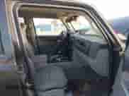 2006 Jeep Commander z VIN 1J8HG48N76C188733, wystawiony jako IAAI lot #42705826 z przebiegiem 79 369 mil mil oraz . Historia ofert i sprzedaży dostępna na DreamBid. Obrazek 5.