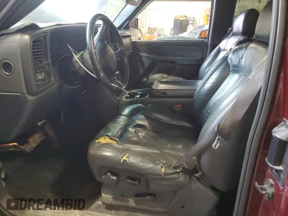 2002 Chevrolet Silverado 1500 LS with VIN 2GCEC19V121139126, listed as a Copart auction lot 89691745 with 299,579 mi miles and Salvage title. Bid and sale history available at DreamBid. Image 7.