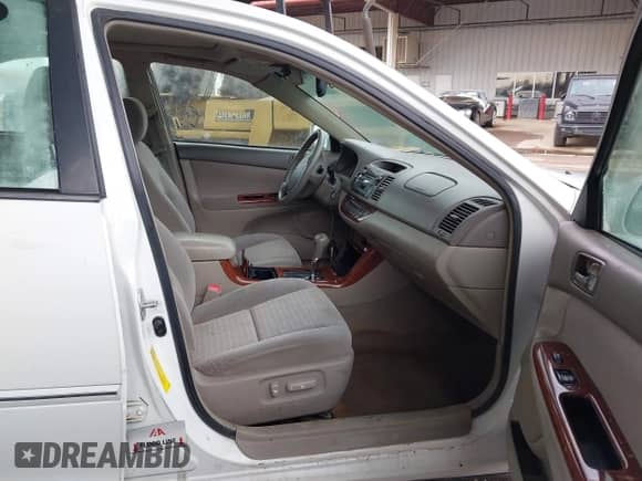 2005 Toyota Camry LE with VIN 4T1BE30K45U533266, listed as a IAAI auction lot 43420522 with Not provided miles and . Bid and sale history available at DreamBid. Image 5.