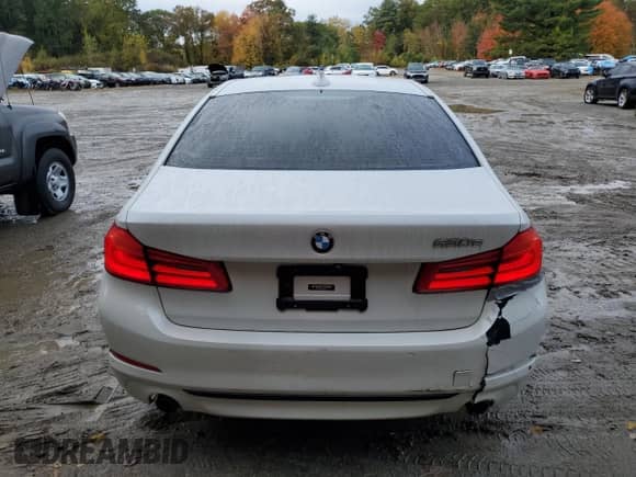 2019 BMW 5 Series 530e xDrive z VIN WBAJB1C56KB376427, wystawiony jako Copart lot #86803255 z przebiegiem Nie podano mil oraz Czysty tytuł • Clean title. Historia ofert i sprzedaży dostępna na DreamBid. Obrazek 6.