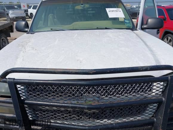 2003 Chevrolet Silverado 2500HD LS z VIN 1GCHK23193F126937, wystawiony jako IAAI lot #41893874 z przebiegiem 260 432 mil mil oraz . Historia ofert i sprzedaży dostępna na DreamBid. Obrazek 6.