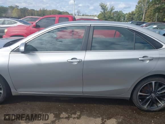 2015 Toyota Camry LE z VIN 4T1BF1FK4FU027642, wystawiony jako IAAI lot #43367304 z przebiegiem 256 231 mil mil oraz . Historia ofert i sprzedaży dostępna na DreamBid. Obrazek 14.