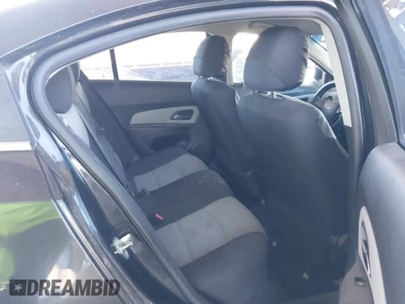 2012 Chevrolet Cruze LS z VIN 1G1PC5SH2C7379755, wystawiony jako IAAI lot #43475685 z przebiegiem 119 961 mil mil oraz . Historia ofert i sprzedaży dostępna na DreamBid. Obrazek 8.