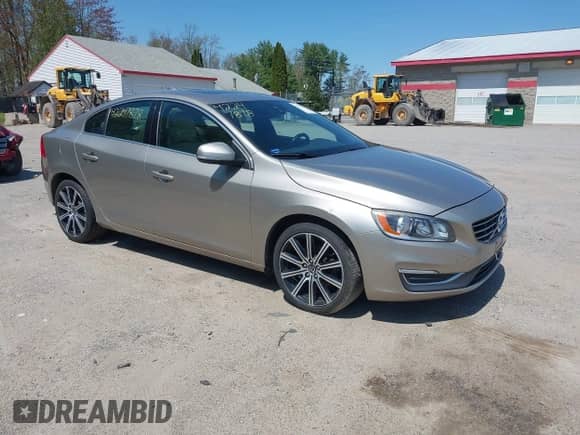 2015 Volvo S60 T5 Drive-E Premier with VIN YV126MFB8F2302747, listed as a IAAI auction lot 42247878 with 95,591 mi miles and . Bid and sale history available at DreamBid. Image 1.