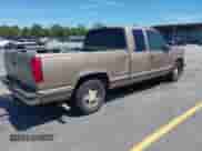 1996 GMC Sierra 1500 z VIN 2GTEC19M3T1502695, wystawiony jako IAAI lot #42199919 z przebiegiem 285 889 mil mil oraz . Historia ofert i sprzedaży dostępna na DreamBid. Obrazek 4.