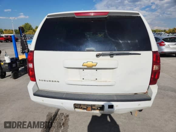 2013 Chevrolet Suburban LT with VIN 1GNSKJE72DR270919, listed as a Copart auction lot 86899285 with 214,999 mi miles and Clean title. Bid and sale history available at DreamBid. Image 6.