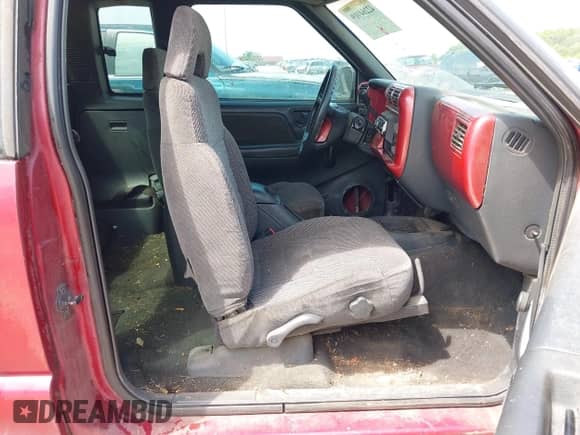 1995 Chevrolet S-10 LS с VIN 1GCCS19Z8S8231179, выставлен на аукционе IAAI как лот 42264019 с пробегом 191 519 миль миль и . История ставок и продаж доступна на DreamBid. Изображение 5.