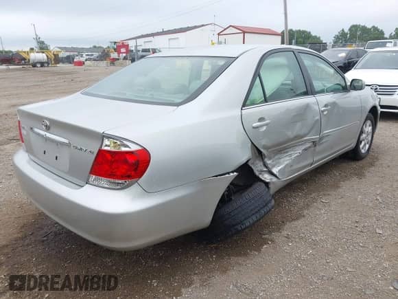 2005 Toyota Camry LE with VIN 4T1BE30K35U060993, listed as a IAAI auction lot 42773927 with 117,501 mi miles and . Bid and sale history available at DreamBid. Image 4.