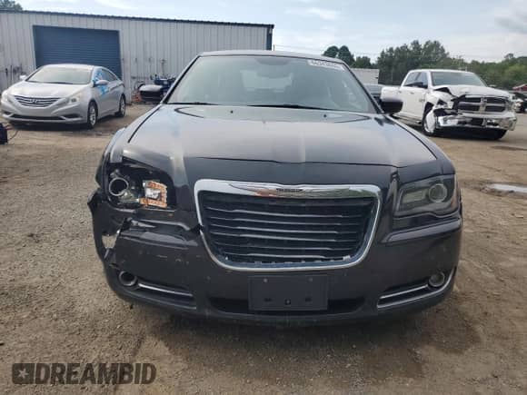 2013 Chrysler 300 S z VIN 2C3CCABT6DH727358, wystawiony jako Copart lot #66343665 z przebiegiem 182 407 mil mil oraz Szkoda całkowita • Salvage title. Historia ofert i sprzedaży dostępna na DreamBid. Obrazek 5.