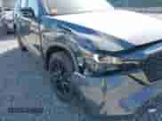 2025 Mazda CX-5 S Carbon Edition z VIN JM3KFBCM9S0704712, wystawiony jako IAAI lot #43104311 z przebiegiem 3 mil mil oraz . Historia ofert i sprzedaży dostępna na DreamBid. Obrazek 17.