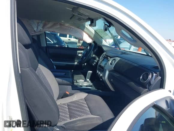 2018 Toyota Tundra SR5 с VIN 5TFEY5F15JX240200, выставлен на аукционе IAAI как лот 43347761 с пробегом 228 304 миль миль и . История ставок и продаж доступна на DreamBid. Изображение 5.