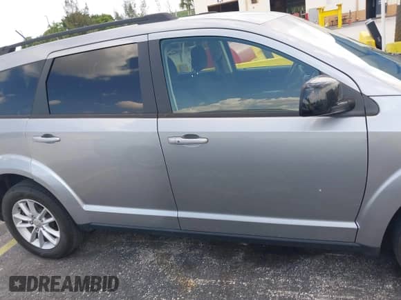 2019 Dodge Journey SE z VIN 3C4PDCBB3KT810618, wystawiony jako IAAI lot #42873612 z przebiegiem 57 662 mil mil oraz . Historia ofert i sprzedaży dostępna na DreamBid. Obrazek 13.