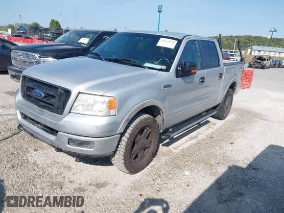 2005 Ford F-150 XLT z VIN 1FTPW14585KE61905, wystawiony jako IAAI lot #43199220 z przebiegiem 239 923 mil mil oraz . Historia ofert i sprzedaży dostępna na DreamBid. Obrazek 2.