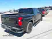 2022 Chevrolet Silverado 1500 RST z VIN 3GCUDEET8NG680920, wystawiony jako IAAI lot #41595611 z przebiegiem 43 457 mil mil oraz . Historia ofert i sprzedaży dostępna na DreamBid. Obrazek 4.
