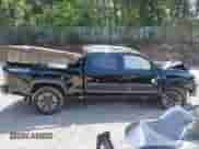 2021 Toyota Tacoma SR5 z VIN 3TYDZ5BN1MT002778, wystawiony jako IAAI lot #42591088 z przebiegiem Nie podano mil oraz . Historia ofert i sprzedaży dostępna na DreamBid. Obrazek 13.